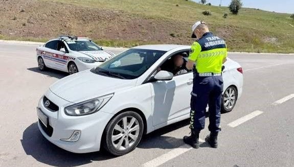 uyusturcu alip trafige cikti ehliyetine el konuldu xc7us7p6