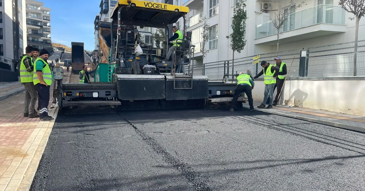 nilufer belediyesi besevler sanayi sitesinin yollarini yeniliyor Bkadl7FO.webp