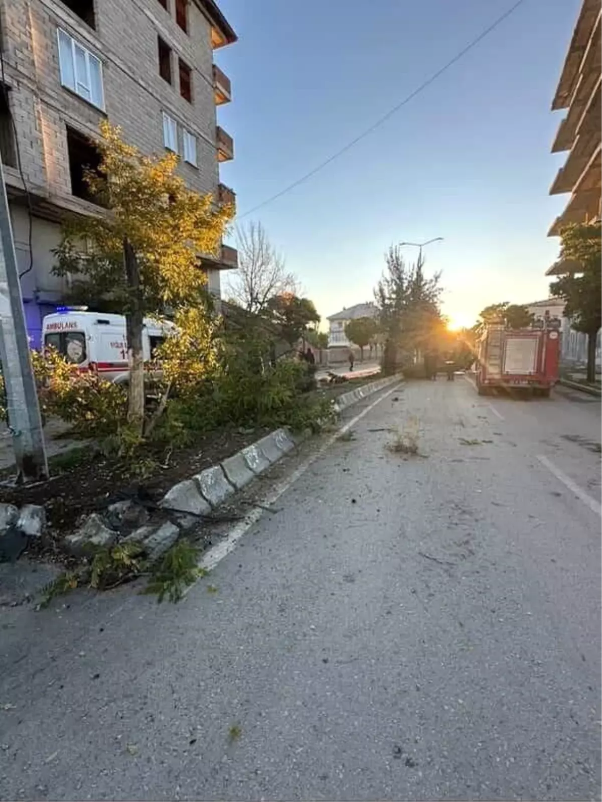 agri patnosta trafik kazasi surucu ve arkadasi yaralandi GMd1haHt.jpg