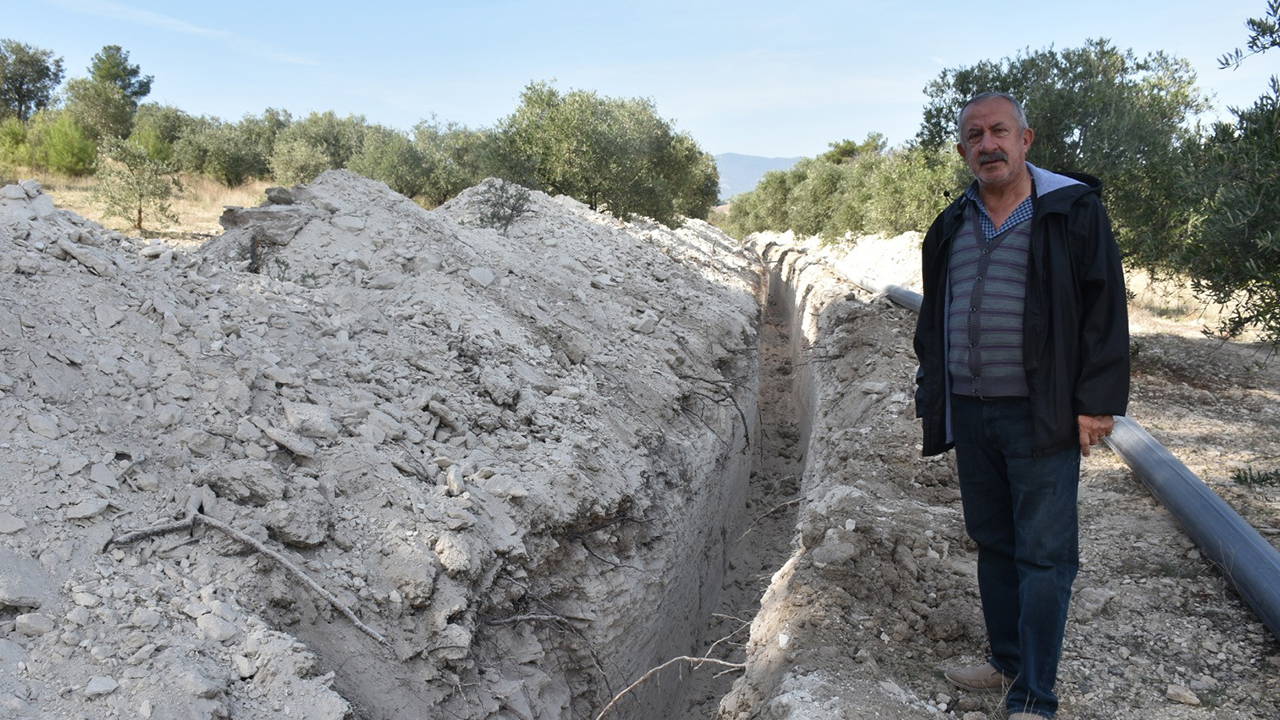 dsi emekli ogretmenin bahcesine 100 metrelik kanal acti bu eskiyalik baska bir sey degil qjgdPDPJ.jpg