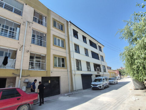 Eskisehirde 9 metre yukseklikten dusen 3 yasindaki cocuk agir yaralandi KZxUJZkl