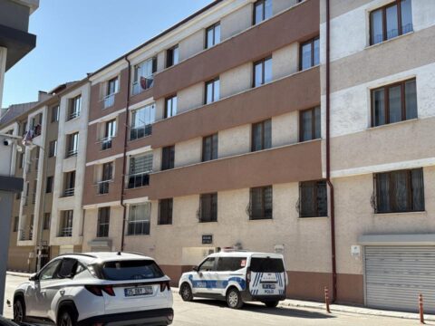 Gunlerdir haber alinamiyordu eve giren ekipler korkunc manzarayla karsilasti MwQFyeqx